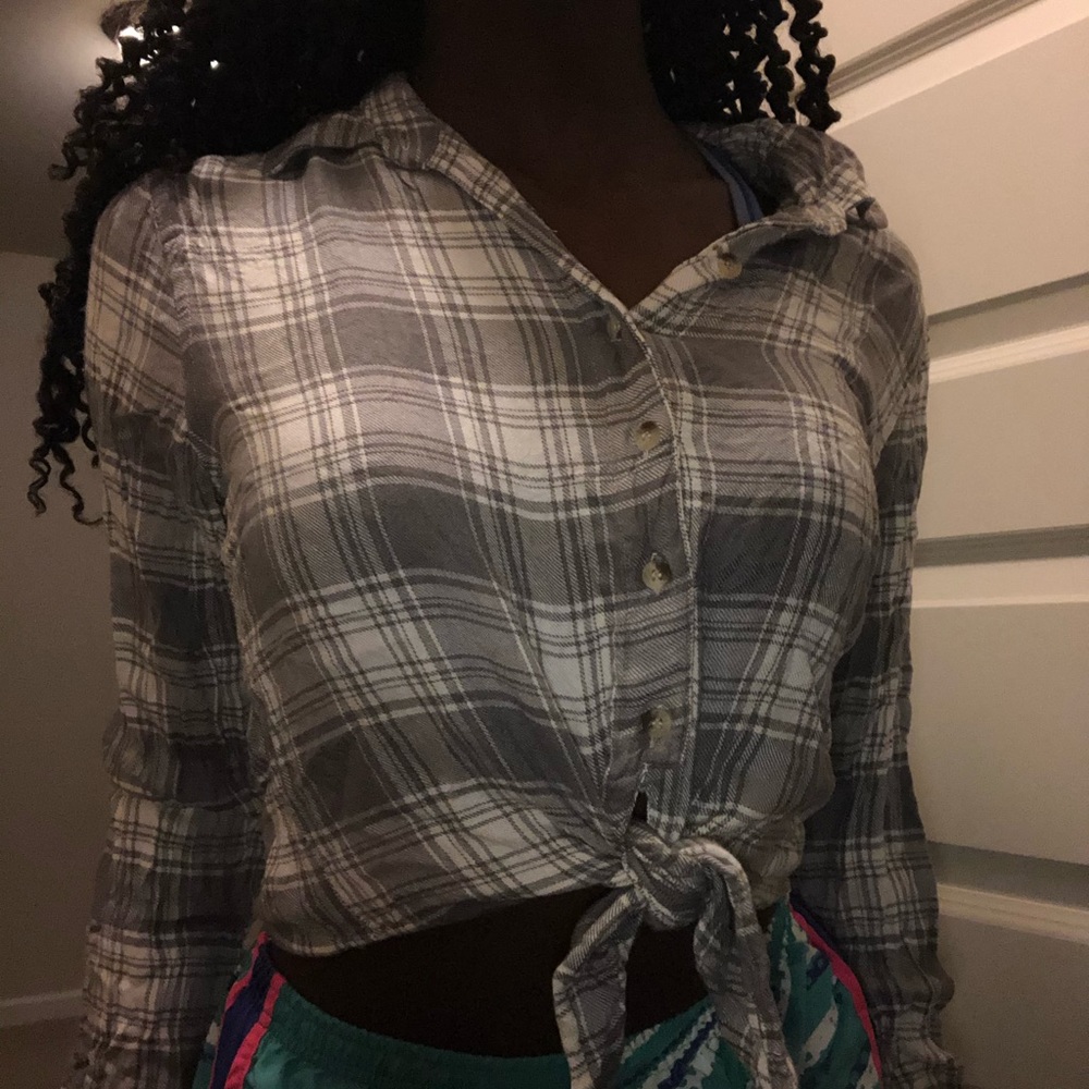 gray & white crop top